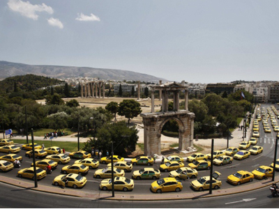 Επιμελητήρια και Συνδέσμοι ζητούν λύση για τα ταξί