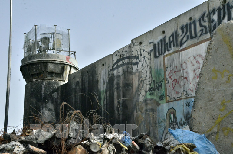 Η εμβληματική φυσιογνωμία του Γιασέρ Αραφάτ εμπνέει τους αποκλεισμένους Παλαιστίνιους