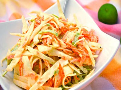 Σαλάτα λάχανου με ξηρούς καρπούς