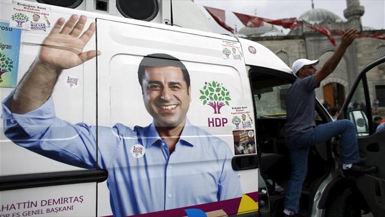 Τουρκία: Γάζωσαν λεωφορείο και σκότωσαν τον οδηγό αντίπαλοι φιλοκουρδικού κόμματος