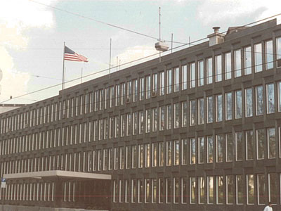 Έκτακτα μέτρα στις αμερικάνικες πρεσβείες λόγω των δεμάτων