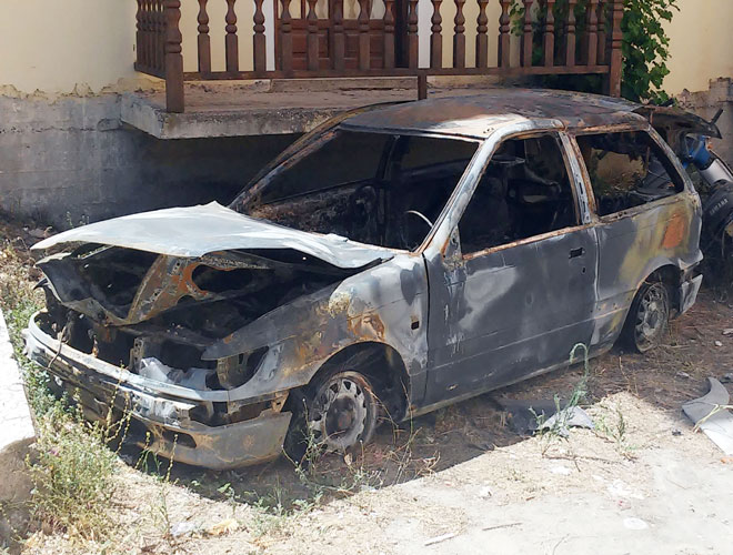 Το πτώμα ανευρέθηκε από την πυροσβεστική, κατά τη διάρκεια κατάσβεσης του οχήματος