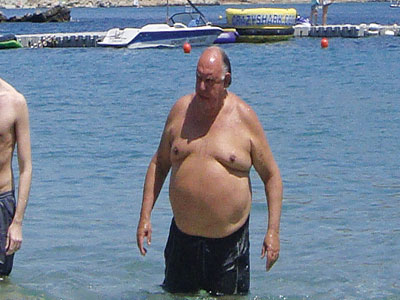 Νοικιάζει το εξοχικό: Ο Πάγκαλος στον δρόμο των Παπακωνσταντίνου, Ραγκούση