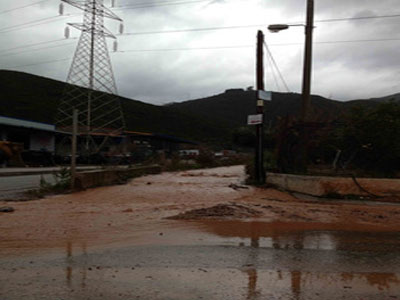 Δρόμος έγινε ποτάμι στη Ναύπακτο
