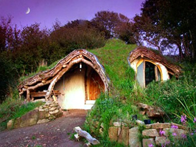 Έχτισε το παραμυθένιο «πράσινο» σπίτι του με 3.500 ευρώ!