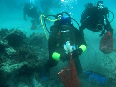 Οι «Υδροναύτες» καθάρισαν τον βυθό της Βουλιαγμένης