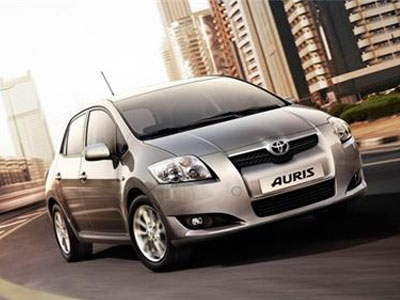 2010: Έρχεται το υβριδικό Αuris!