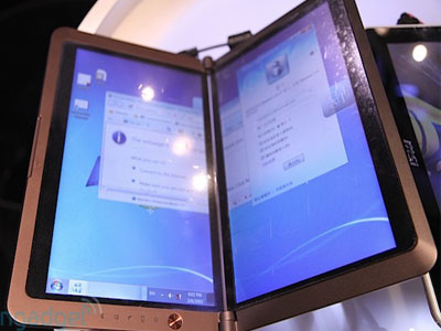 Η MSI  επιδεικνύει e-reader διπλής οθόνης