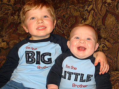 Πιο «δεμένα» τα αδέλφια του ίδιου φύλου