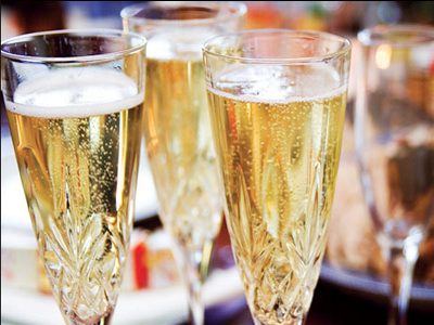 Τι να φάτε πριν… πιείτε την Πρωτοχρονιά