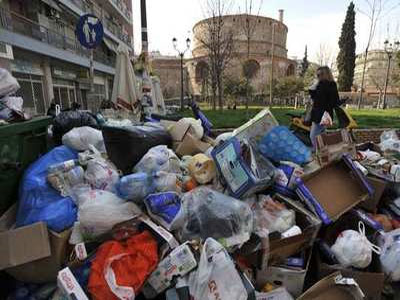 Συνεχίζεται η προσπάθεια αποκομιδής απορριμμάτων στη Θεσσαλονίκη