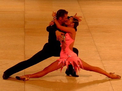 Η χορευτική δεινότητα εξαρτάται από ουσία στον εγκέφαλο