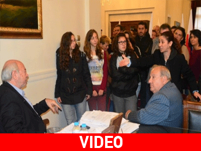 Ανέβηκαν οι τόνοι στο Δημαρχείο Κεφαλονιάς