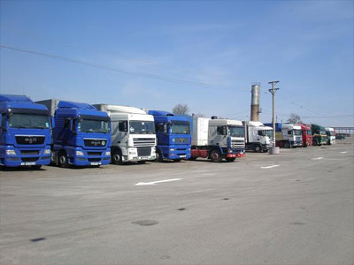 Πάτρα: Δεν είχαν χαρτιά και κρύφτηκαν στα ημιαξόνια Πάτρα: Δεν είχαν χαρτιά και κρύφτηκαν στα ημιαξόνια