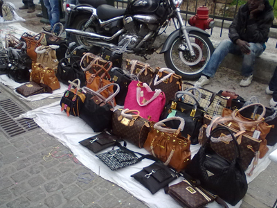 Κατασχέθηκαν 2000 είδη παραεμπορίου