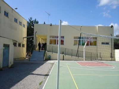 Αναθεωρεί το σχέδιο για καταργήσεις σχολείων το Υπουργείο Παιδείας