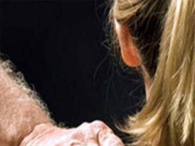 Κατηγορείται για ασέλγεια σε 3χρονη