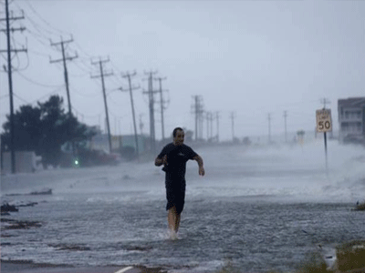 Tροπική καταιγίδα απειλεί το Μεξικό