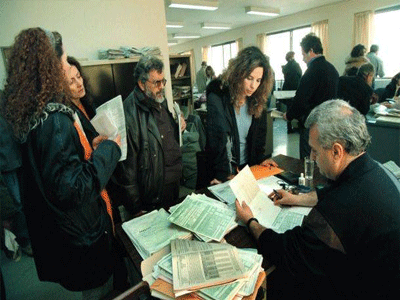 Εφορία: 4.000 κατασχέσεις τραπεζικών λογαριασμών την ημέρα