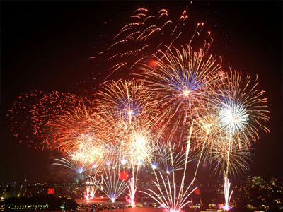 Εκατοντάδες οι τραυματίες από τα βεγγαλικά στην Ιταλία