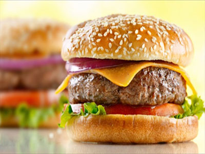 Η τιμή των μπέργκερ και ο δείκτης ανάπτυξης της Ελλάδας