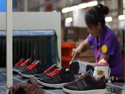 Σε απεργία χιλιάδες εργαζόμενοι της Nike και της Αdidas