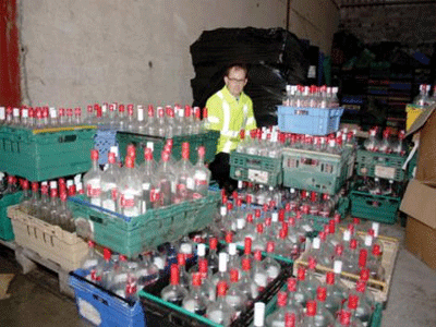 Περισσότερες παράνομες φιάλες ποτών έκρυβε ο αξιωματικός του Πολεμικού Ναυτικού