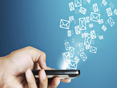 Δεν στέλνουν SMS οι Έλληνες