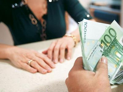 Εισέπραττε τη σύνταξη της νεκρής πεθεράς της