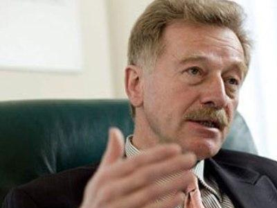 Μερς: Η μείωση χρέους απαιτεί σταθερή οικονομική πολιτική Μερς: Η μείωση χρέους απαιτεί σταθερή οικονομική πολιτική