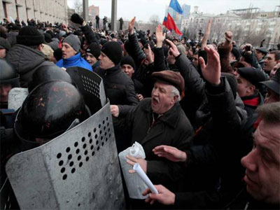 Ένοπλοι κατέλαβαν αστυνομικό τμήμα στο Σλαβιάνσκ της ανατολικής Ουκρανίας