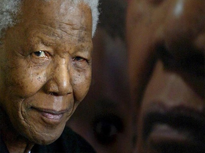 Ο Μαντέλα παραμένει στο νοσοκομείο