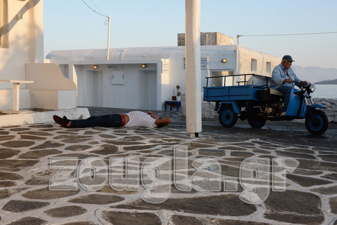 6.30: Ο ψαράς περνά με το τρίκυκλο και ο τουρίστας κοιμάται στα σοκάκια σε κατάσταση μέθης