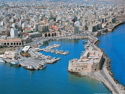 Συναγερμός στο λιμάνι Ηρακλείου μετά από εισροή υδάτων σε πλοίο