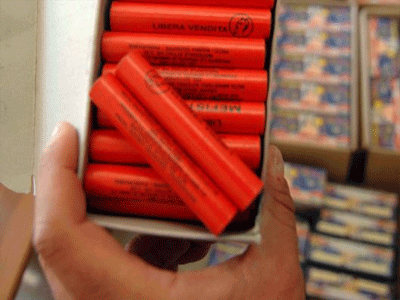 Οι κροτίδες τον έστειλαν στο κρατητήριο