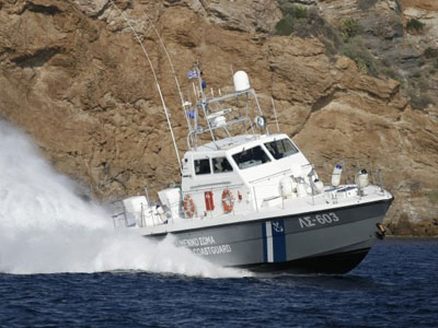 Τούμπαραν με το καταμαράν λόγω φουσκοθαλασσιάς