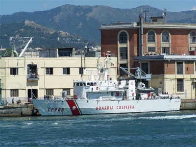 Mετανάστες μεταφέρονται στις ιταλικές ακτές