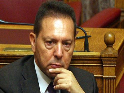 Σε εξέλιξη η σύσκεψη Στουρνάρα-τρόικας