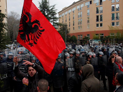 Ένας νεκρός σε εκλογικό κέντρο στην Αλβανία