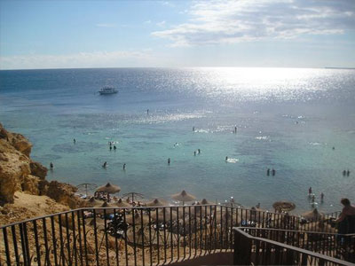 Δύο παιδιά βρέθηκαν μόνα τους σε παραλία