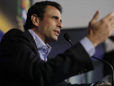 Αντιδράσεις για την συνάντηση Καπρίλες με τον πρόεδρο της Κολομβίας