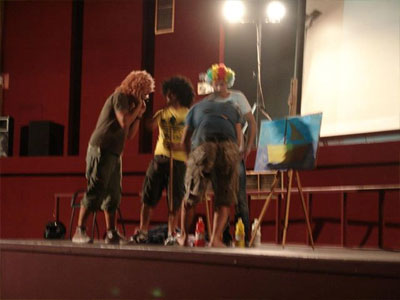 Γονείς εξαρτημένων ατόμων δίνουν παράσταση στον δήμο Καλλιθέας