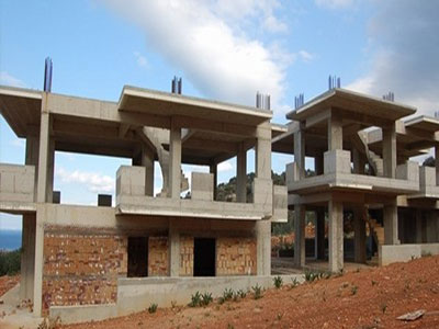 Μεγάλη πτώση στις οικοδομικές άδειες