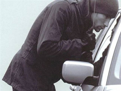 Είχαν «αδειάσει» τρία αυτοκίνητα