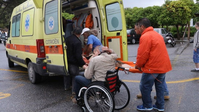 Σε κρίσιμη κατάσταση η τουρίστρια που χτυπήθηκε από κεραυνό Σε κρίσιμη κατάσταση η τουρίστρια που χτυπήθηκε από κεραυνό