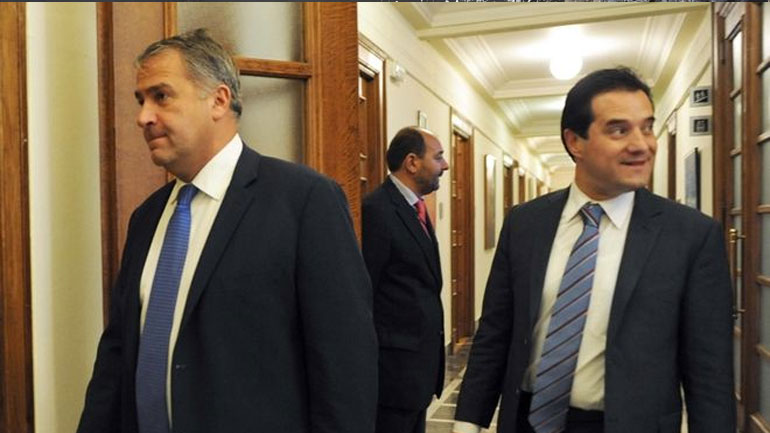 Πυρ και μανία οι Καραμανλικοί