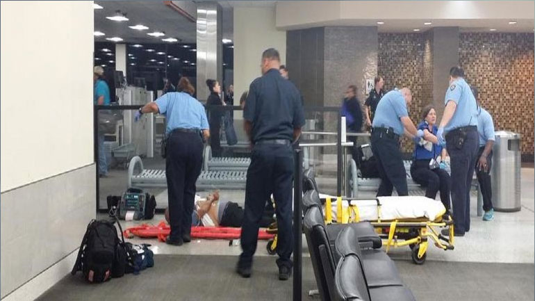 ΗΠΑ: Αστυνομικός πυροβόλησε άνδρα που επιτέθηκε με μαχαίρι σε αεροδρόμιο ΗΠΑ: Αστυνομικός πυροβόλησε άνδρα που επιτέθηκε με μαχαίρι σε αεροδρόμιο
