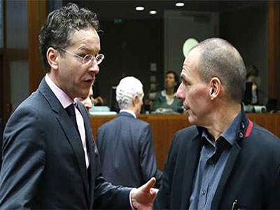 Economist: Η Ελλάδα κοντά στο χείλος της καταστροφής