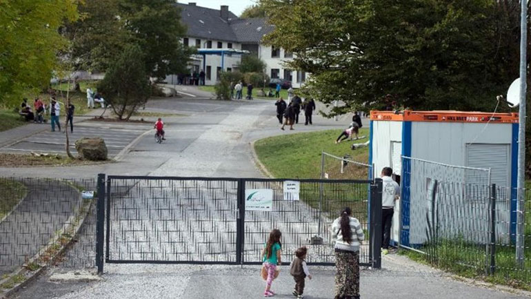 Κέντρα καταγραφής προσφύγων σε Ελλάδα και Ιταλία «το αργότερο ως το τέλος Νοεμβρίου» Κέντρα καταγραφής προσφύγων σε Ελλάδα και Ιταλία «το αργότερο ως το τέλος Νοεμβρίου»