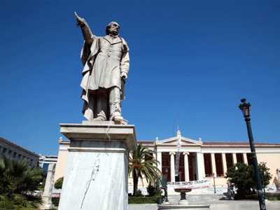 Οι υπάλληλοι του Πανεπιστημίου Αθηνών μηνύουν το Συμβούλιο